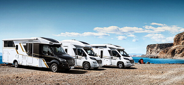 Euramobil Baureihe Contura - 3 Teilintegrierte Wohnmobile am Strand Euramobil Baureihe Contura - 3 Teilintegrierte Wohnmobile am Strand
